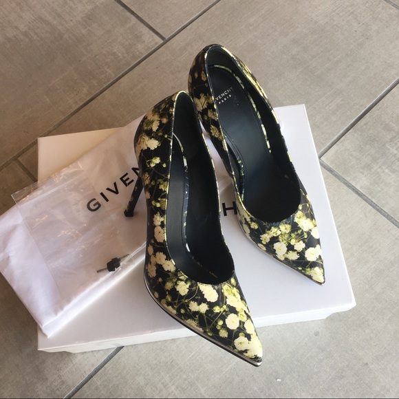 Givenchy Escarpin Leather Pumps - Picture 1 of 7